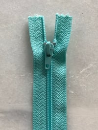 Plastik lynlås 30 cm - mintgrøn