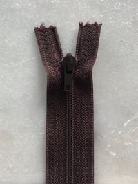 Plastik lynlås 30 cm - mørkebrun