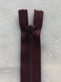 Plastik lynlås 30 cm - bordeaux