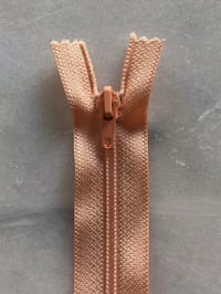 Plastik lynlås 30 cm - laks