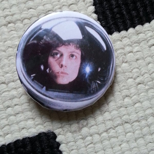 Image of badge alien - ripley