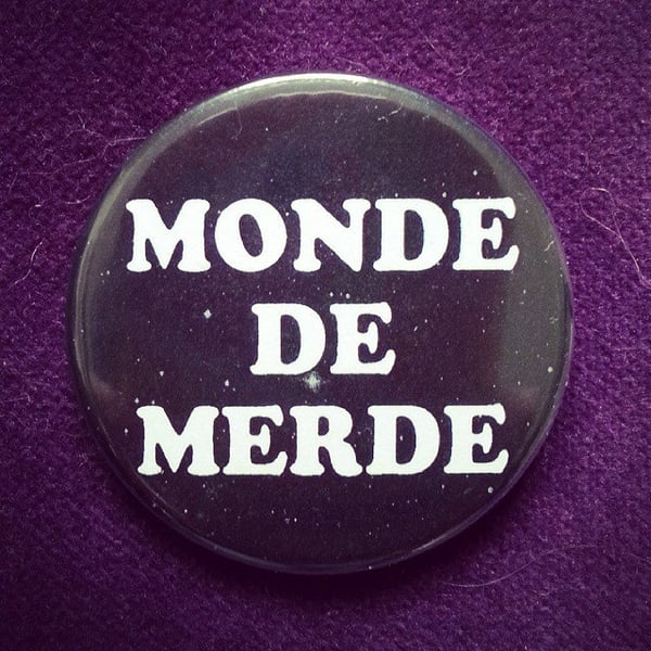 Image of badge la classe américaine - monde de merde