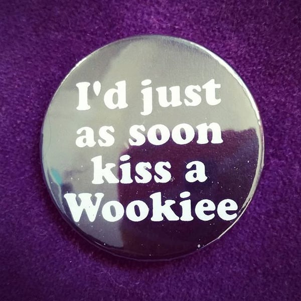 Image of badge star wars - kiss a wookie