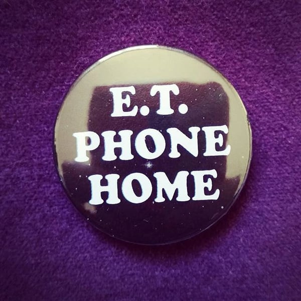 Image of badge E.T. - phone home