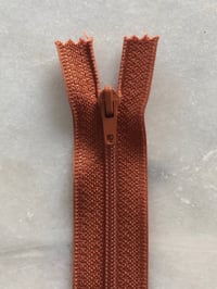 Plastik lynlås 30 cm - rust