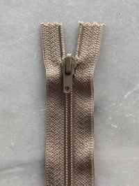 Plastik lynlås 30 cm - beige