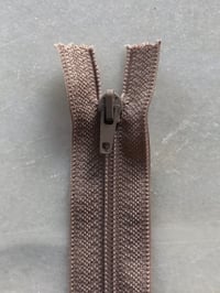 Plastik lynlås 30 cm - varm beige