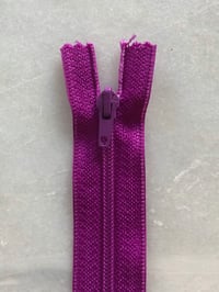 Plastik lynlås 30 cm - cerise