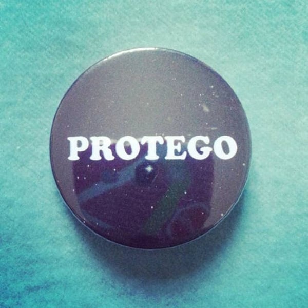 Image of badge harry potter - protego