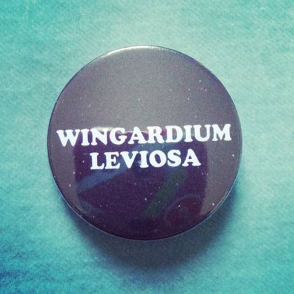 Image of badge harry potter - wingardium leviosa