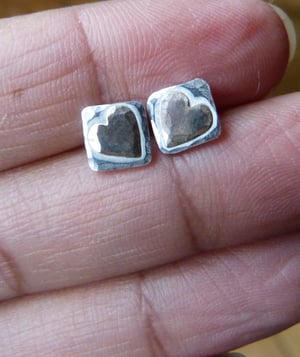 Image of Silver square hammered studs with gold hearts