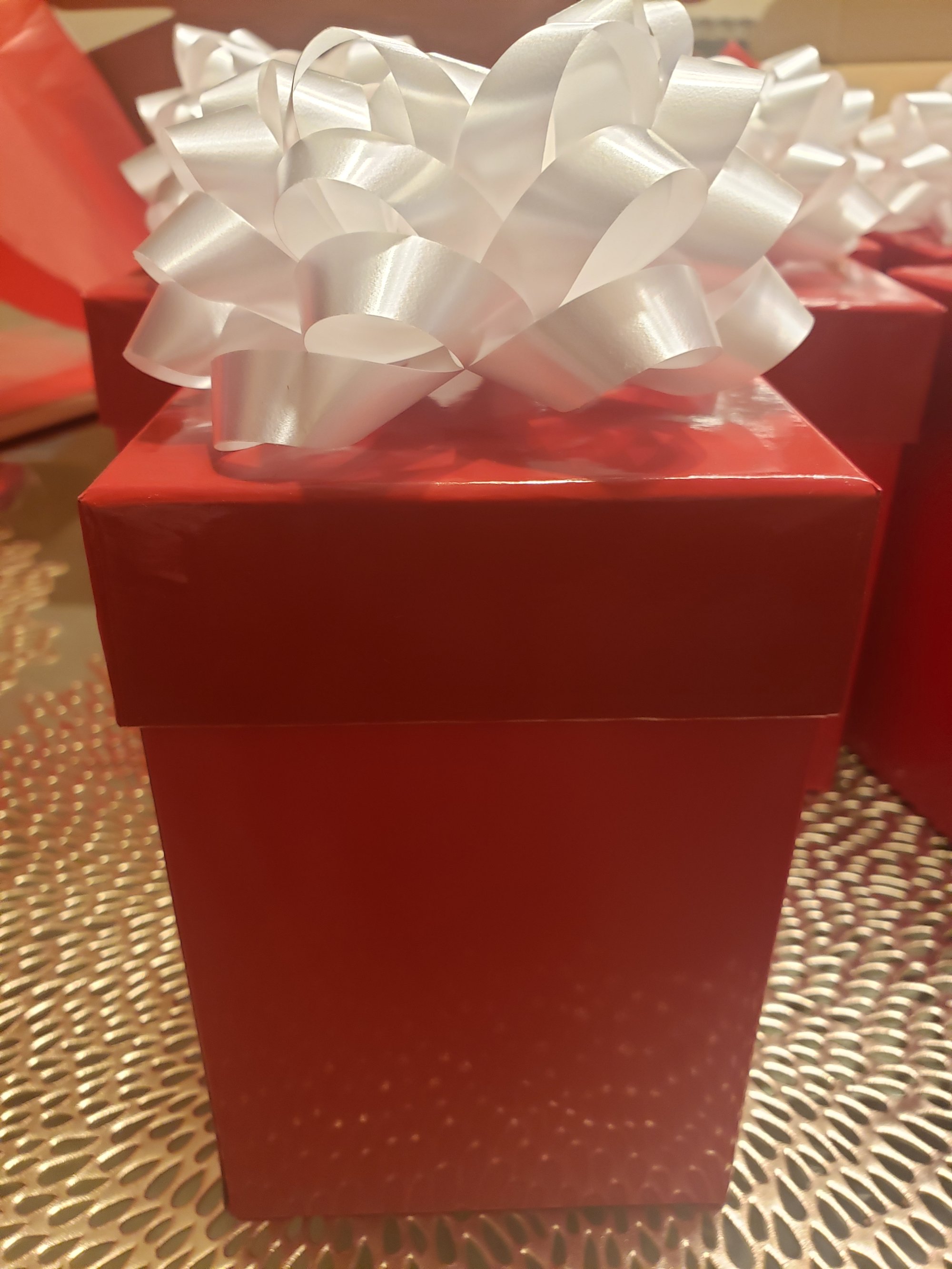 Image of CANDLE W/ GIFT BOXES
