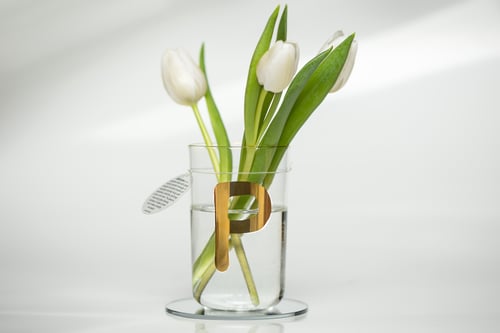 Image of VERBA water glass with Latin letter in gold