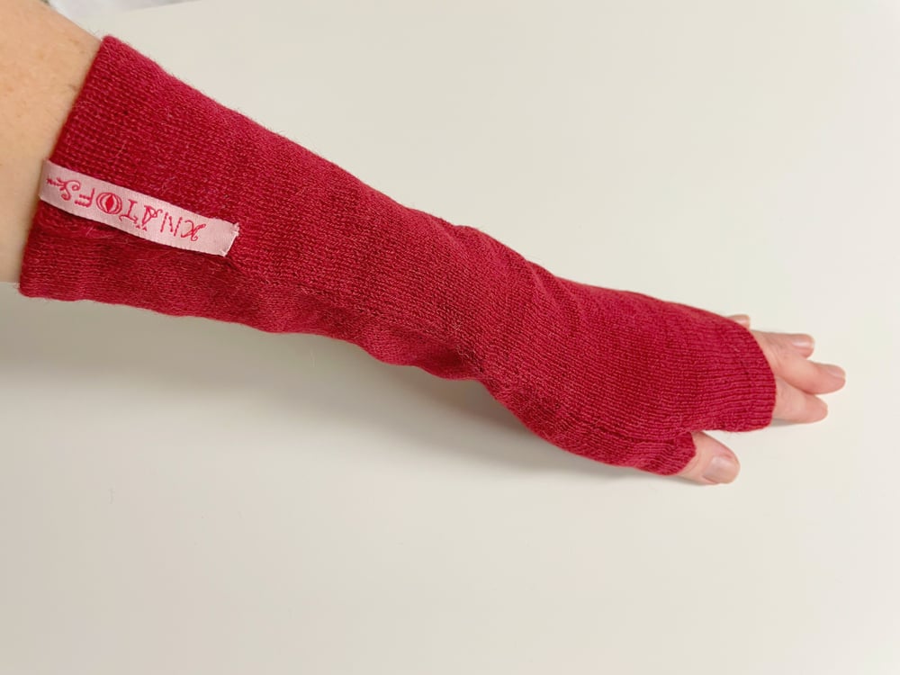 Image of Trist Warmers Dark red