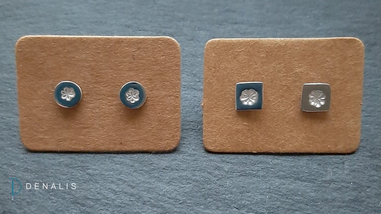 Flower stamped stud earrings Image 4