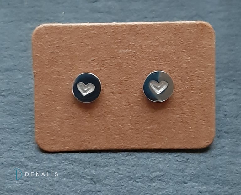 Heart stamped stud earrings Image 4