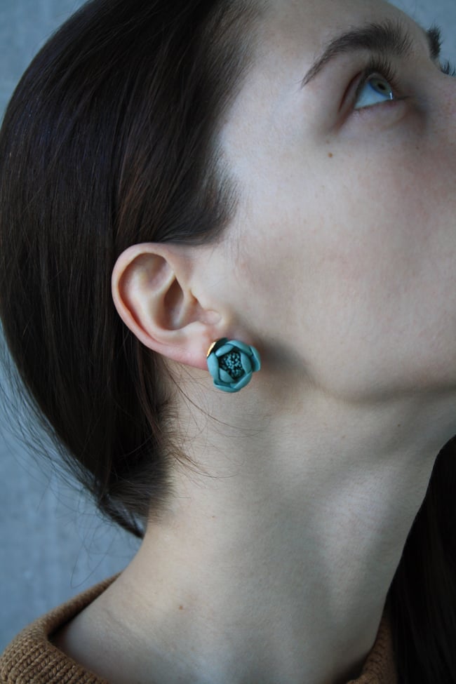 Green flower shape porcelain stud earrings