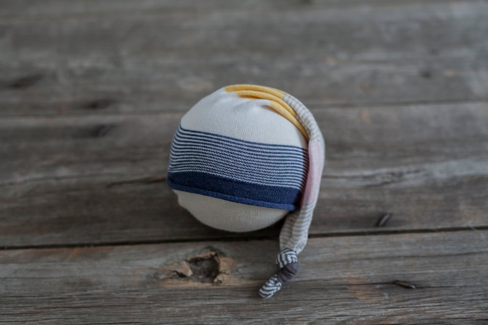 Image of HUGO HAT - NEWBORN SIZE