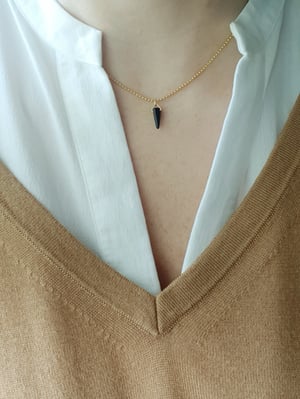 Image of Cecilia. Collar corto con cuenta de vidrio checo.