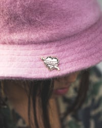 Loves Cruise Pin
