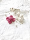 Patron GRATUIT L'AMOUR EST UN BOUQUET de fleurettes