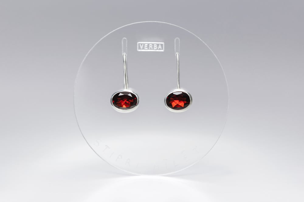 Image of "To love deeply" silver earrings with garnets · ARTE DILIGERE · 