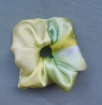 Image 2 of Dallol scrunchie 4