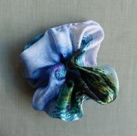 Image 2 of Mauve Freesia scrunchie 1