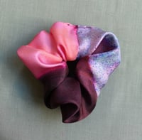 Image 1 of Calla Lily scrunchie 3