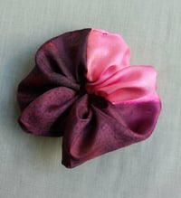 Image 2 of Calla Lilly scrunchie 4