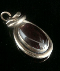 Image 4 of VICTORIAN 15CT HIGH CARAT LARGE CABOCHON GARNET PENDANT WITH GLASS BACK