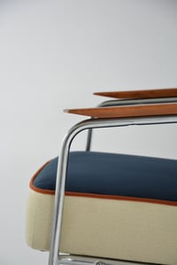 Image 4 of Fauteuil chromé tricolore