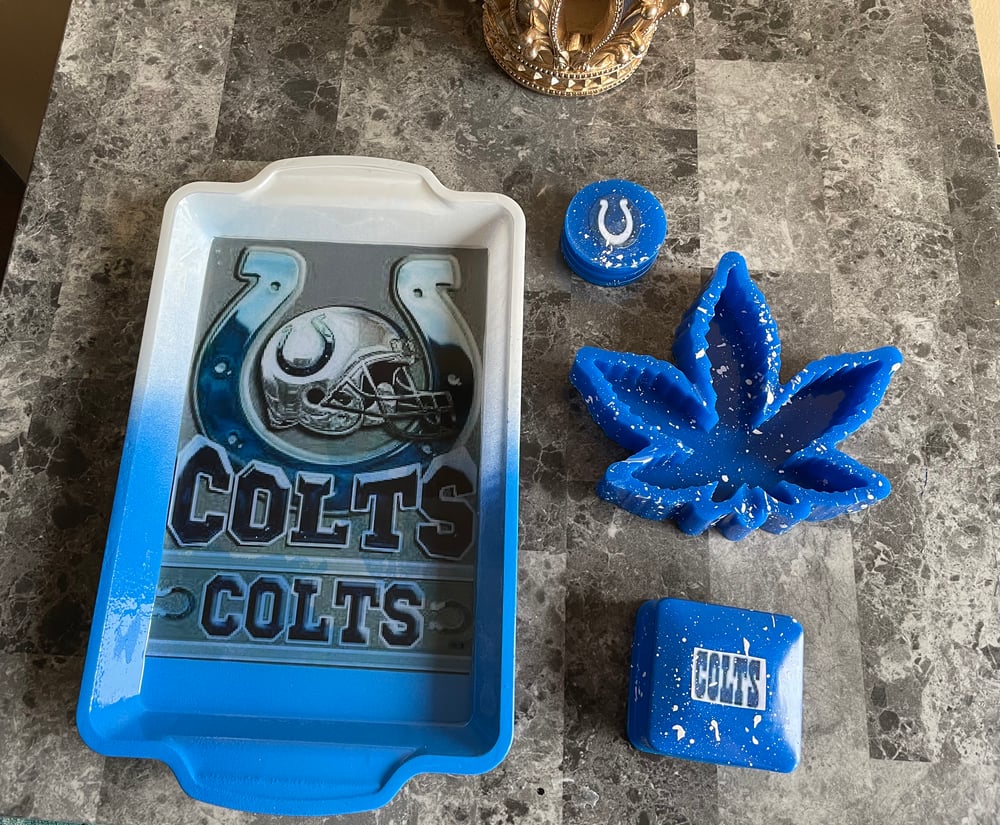 Image of  Custom Tray with weed shaped Ashtray 