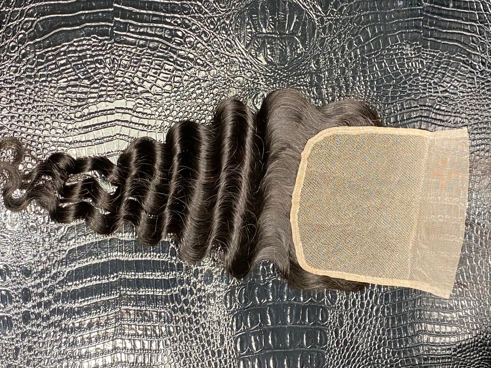 Image of LOOSE WAVE 5x5 SWISS LACE CLOSURE 14”