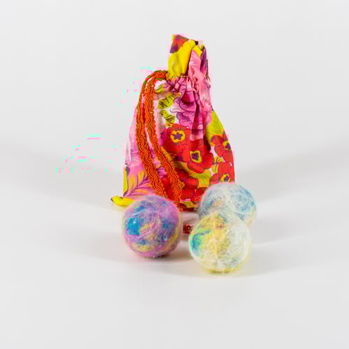 Image of BE REUSED 3 st handgjorda torkbollar i ull + påse