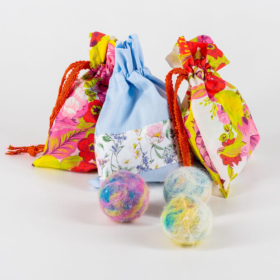 Image of BE REUSED 3 st handgjorda torkbollar i ull + påse