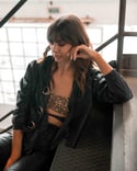 Conjunto Preto com Acessórios Dourados