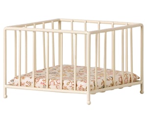 Image of Parque infantil de metal para los ratones