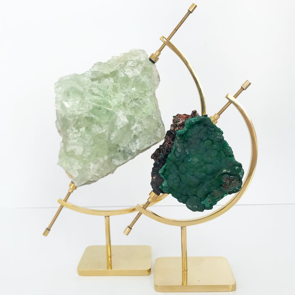 Image of Fibrous Malachite no.90 + Brass Arc Stand