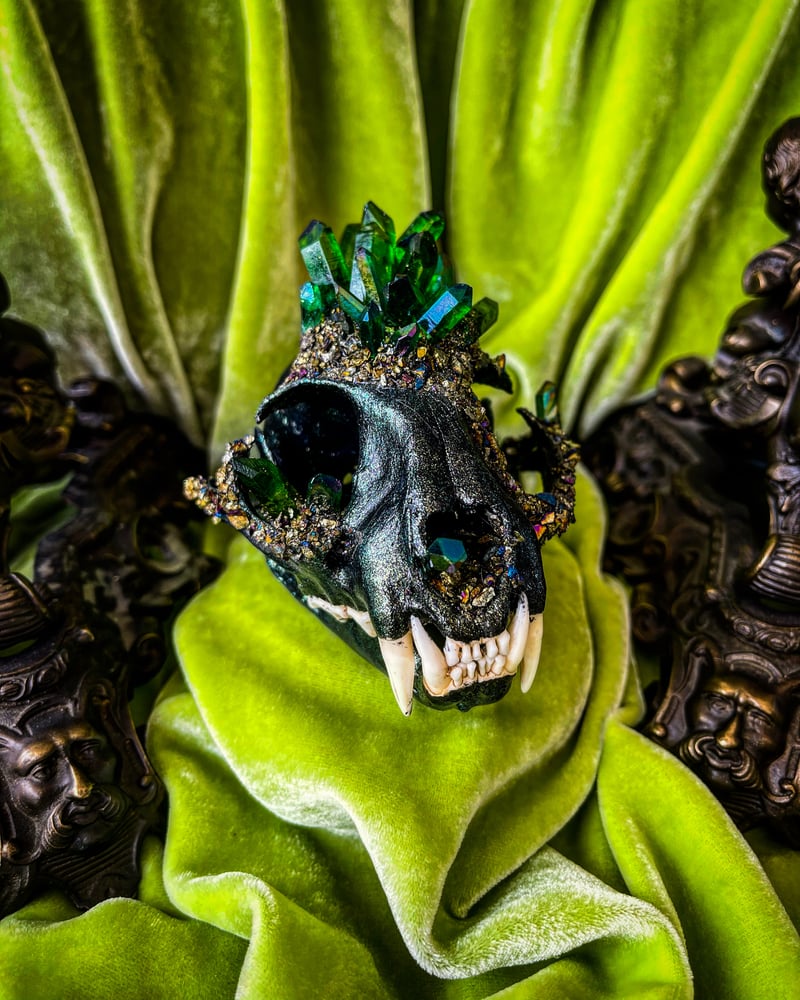 Image of Green Quartz & Chalcopyrite - Bobcat Skull.