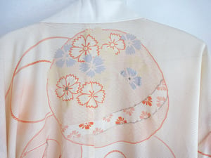 Image of Florlet silke kimono - cremefarvet med orange blomster og bolde
