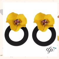Image 1 of Big flower 🌼 shape acrylic and wood 2 or 3 ways use stud earrings