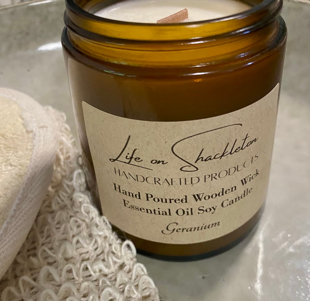 Image of Amber Essential Oil Wooden Wick Soy Candle