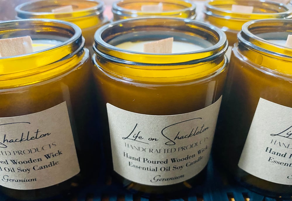 Image of Amber Essential Oil Wooden Wick Soy Candle