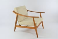 Image 1 of Fauteuil courbé scandinave ivoire