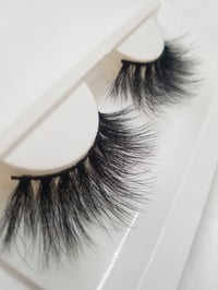 Image 2 of Extra Lashes