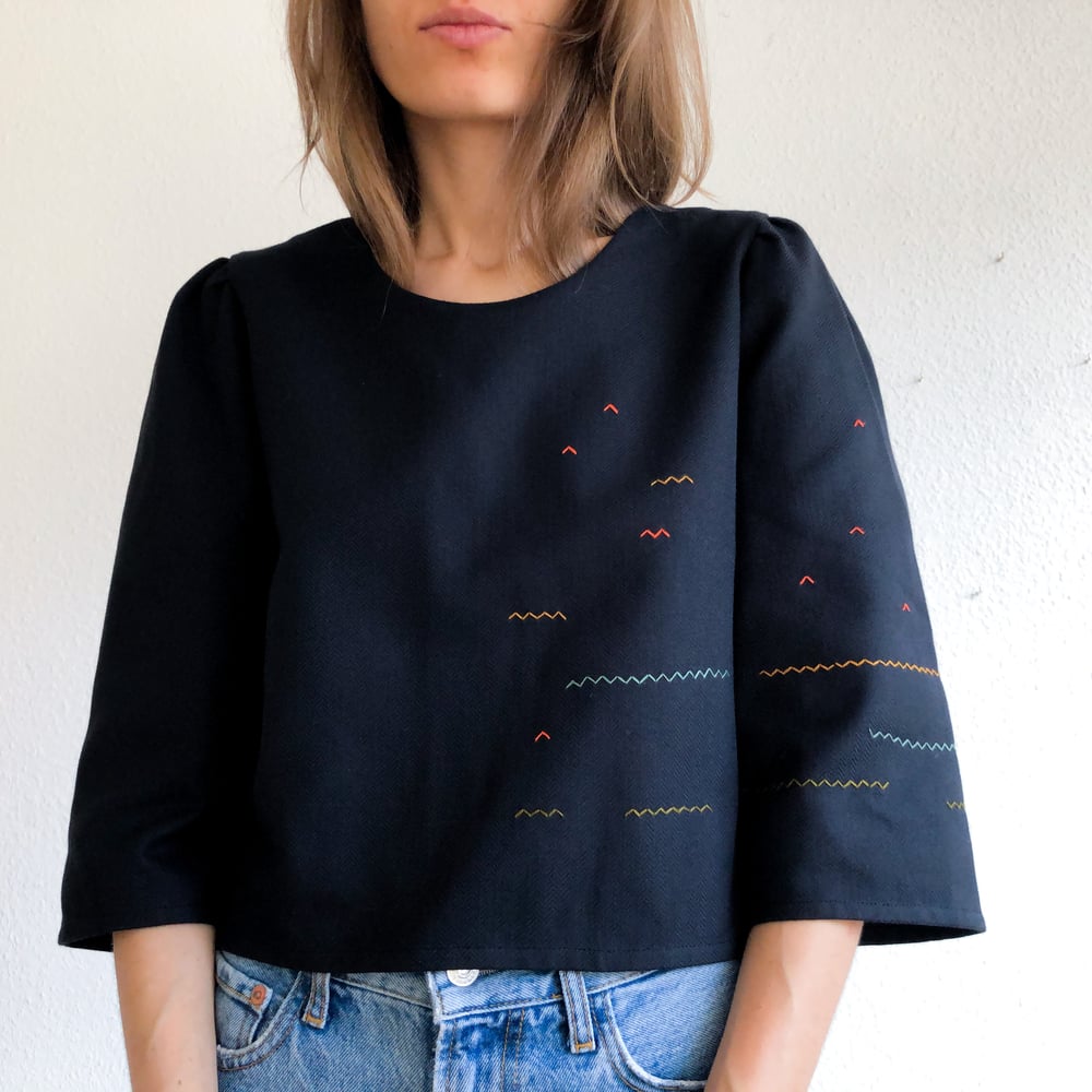 Image of Sample SALE: Margareth shirt in black wave twirl - 100% organic cotton in Berlin, handmade in Berlin