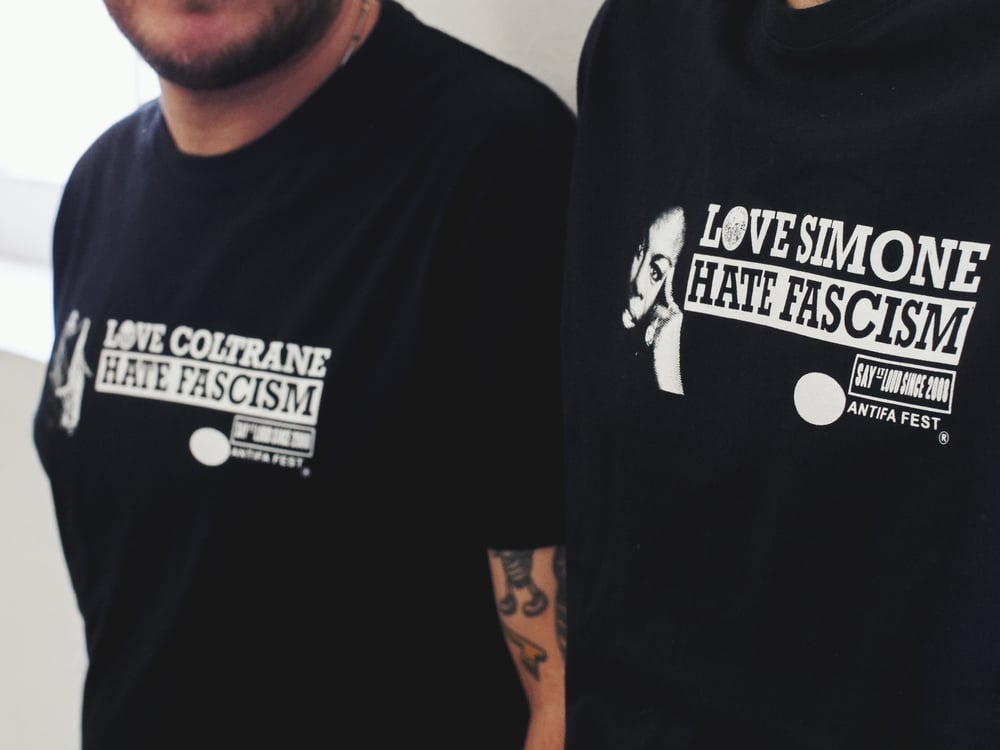 SAMARRETA // CAMISETA // T-SHIRT - LOVE NINA SIMONE / JOHN COLTRANE HATE FASCISM NEGRA