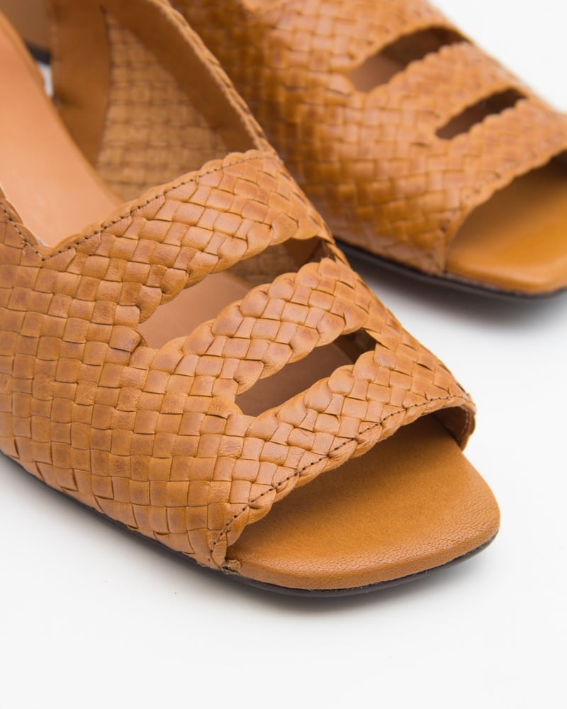 Image of AHORA 154€ ANTES 220€ Sandalia Marga Walnut