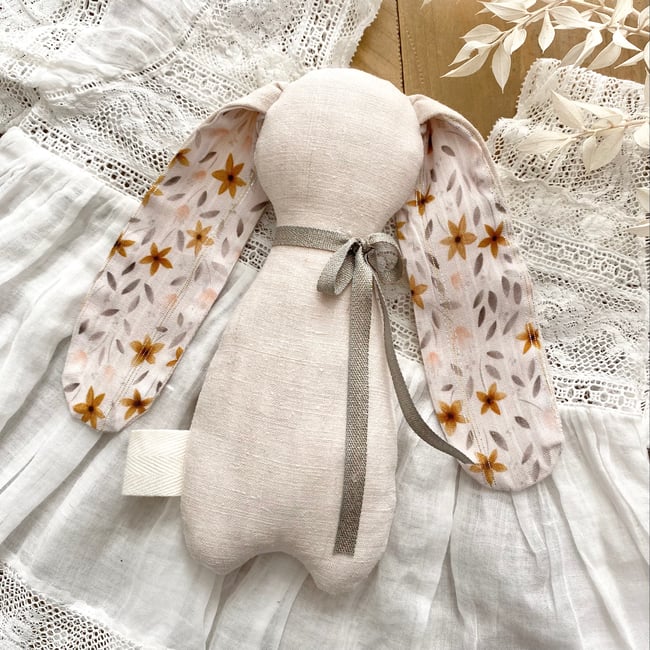 Doudou hochet « Quand Louise conte fleurette »